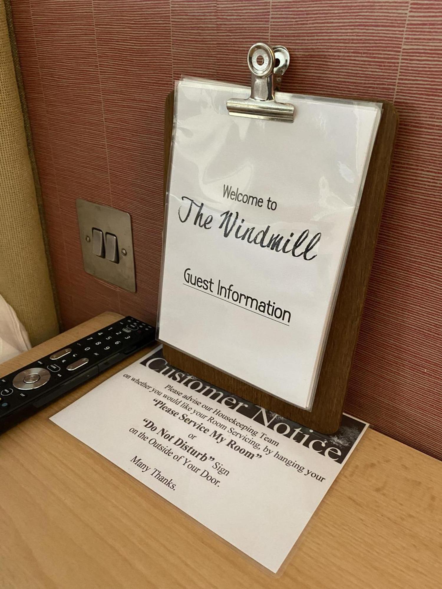 The Windmill Inn ナッツフォード エクステリア 写真